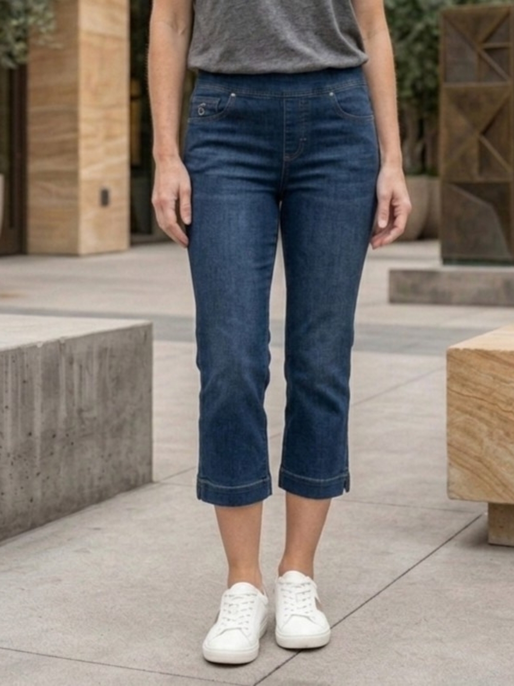 Gloria Vanderbilt Dark Blue Cropped Pull-On Jeans